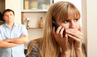 Hvordan fungerer avlytting av mobiltelefon?