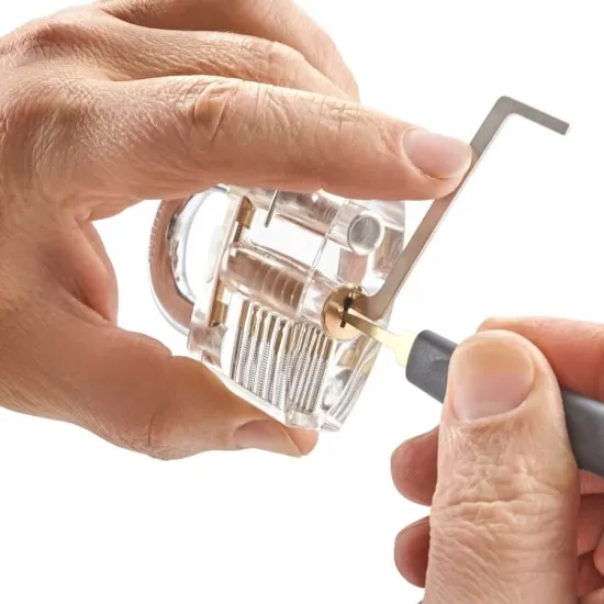 Dirkesett med 24 deler og øvelseslåser